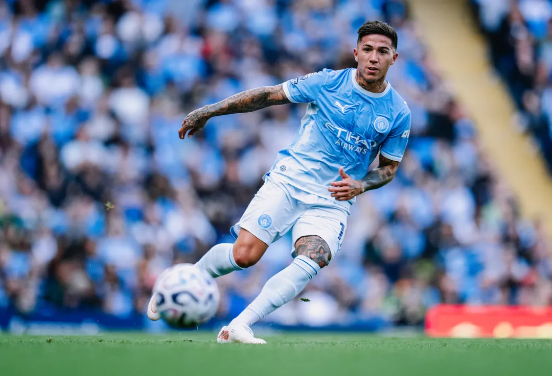 Enzo Fernández debutó el sábado en el Manchester City.