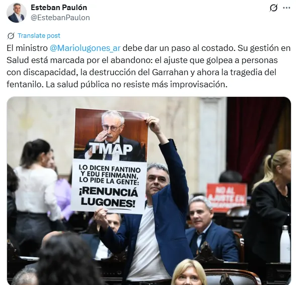El cartel de Esteban Paulón en medio del escándalo por el fentanilo contaminado que envuelve al ministro de Salud, Mario Lugones.