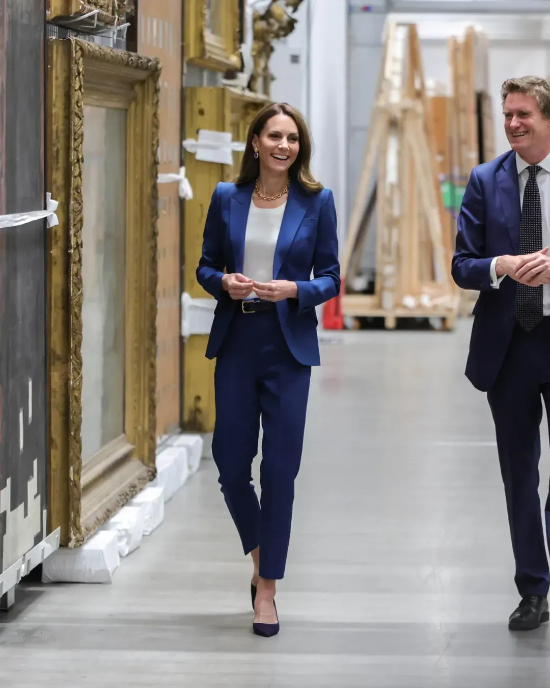 Kate Middleton volvió al ruedo con un look ejecutivo.