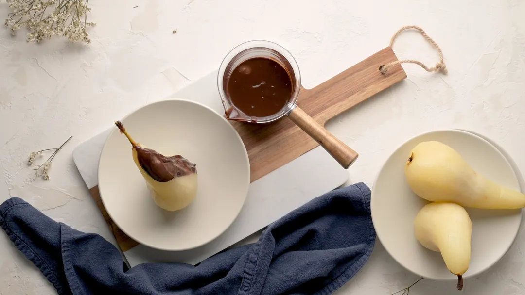 Descubre esta receta de peras con chocolate