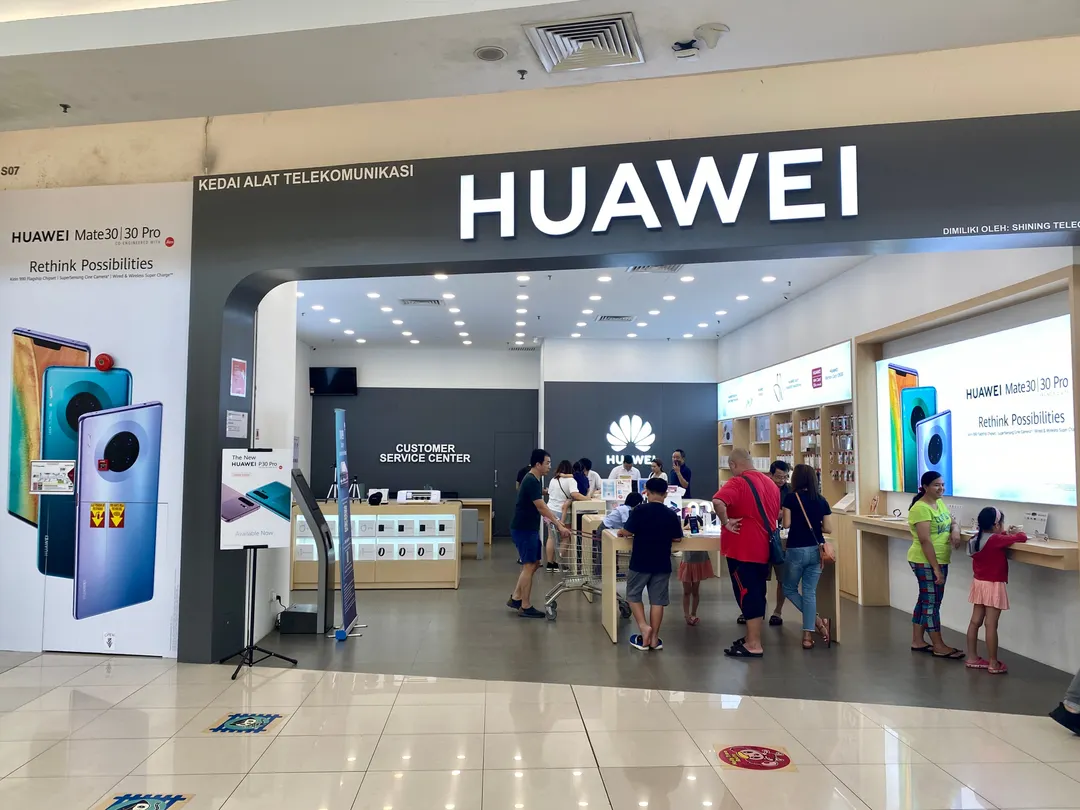 Huawei, apuntada por el embajador de Estados Unidos