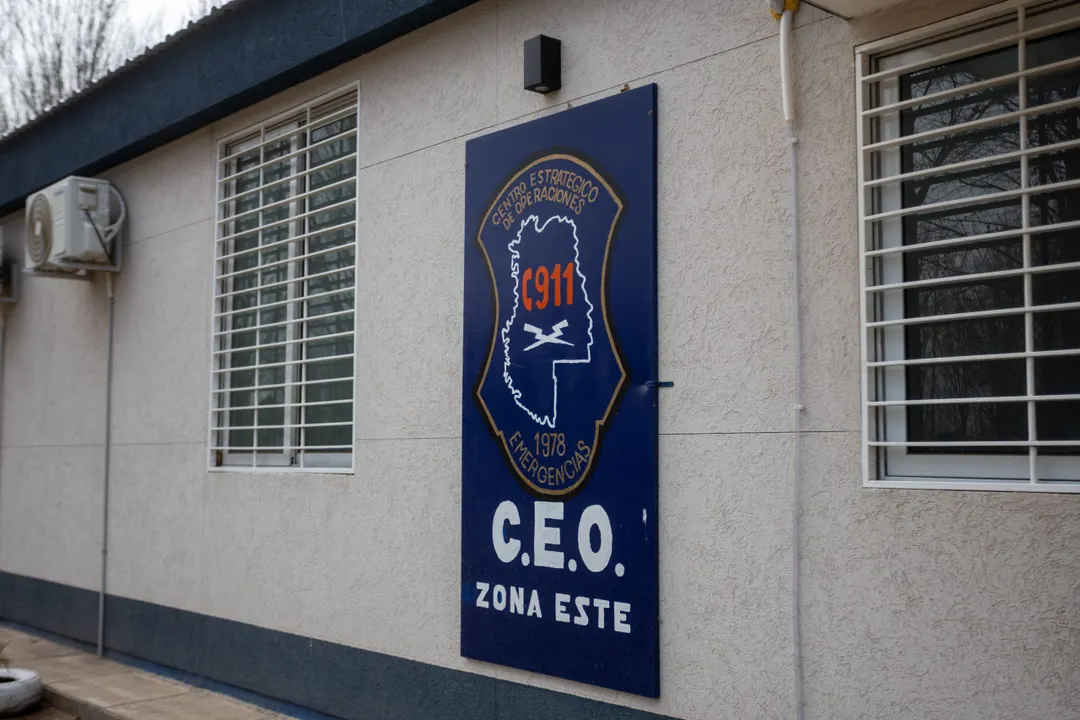 El CEO de la zona Este comenzó a coordinar las emergencias bomberiles con radios TETRA y criterios comunes para cada operativo.  