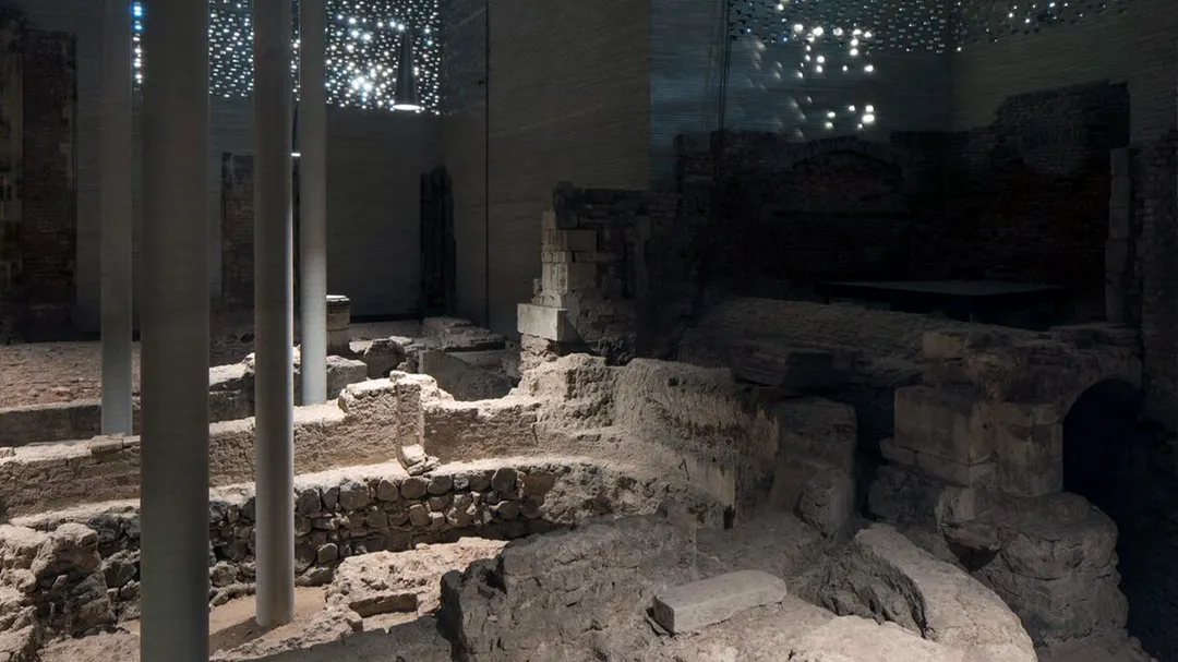 El museo Columbus se hizo sobre las ruinas de una iglesia católica de estilo gótico en la ciudad alemana de Colonia, tras su destrucción casi total durante la Segunda Guerra Mundial.