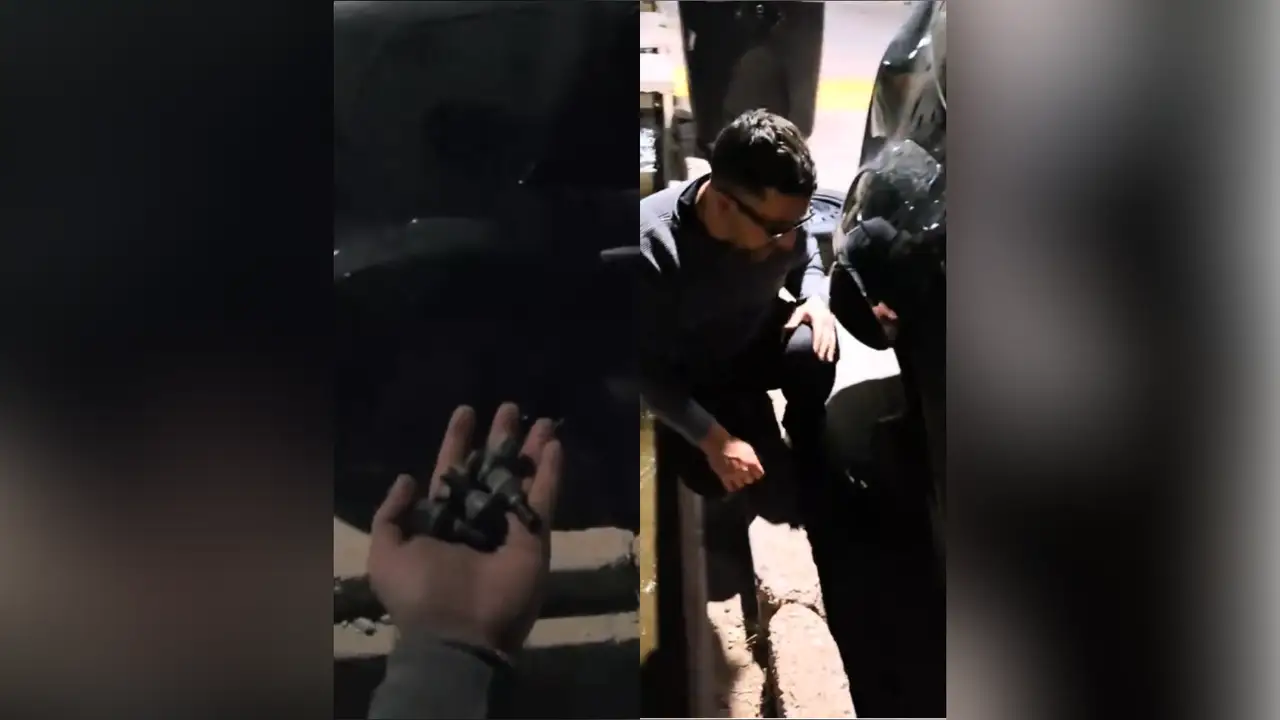 El influencer mostró a traves de una publicación de redes, como quedó el auto tras el robo y las tuercas que los malvivientes dejaron en el lugar. Foto: Captura TikTok, Fabio Marengo.