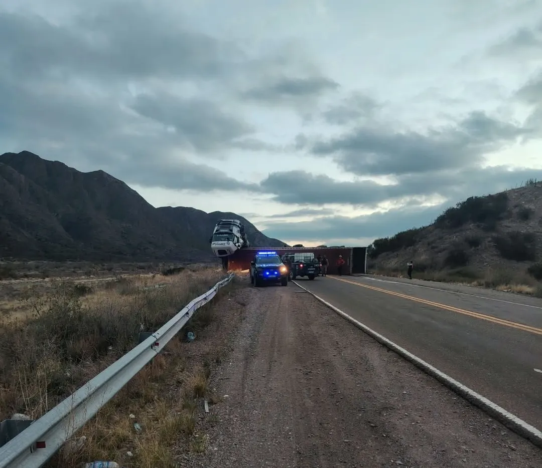 La escena del vuelco en Potrerillos. 