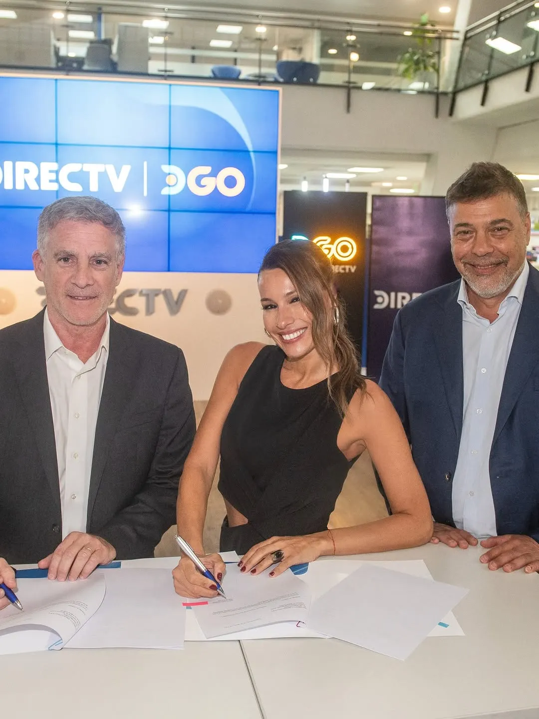 La modelo deslumbró en su presentación oficial.