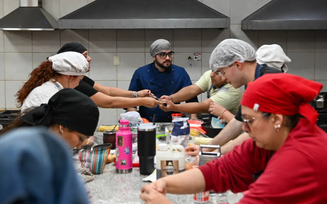 En el CCT Leonor Lemos se enseña pastelería, cocina y panadería.