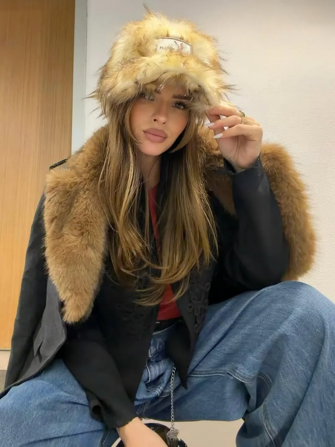 El look europeo de la China Suárez en Turquía.