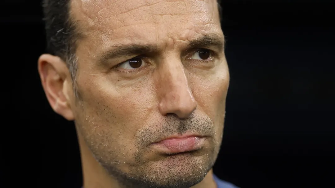 Lionel Scaloni, más que administrar un plantel, construye una identidad colectiva. 