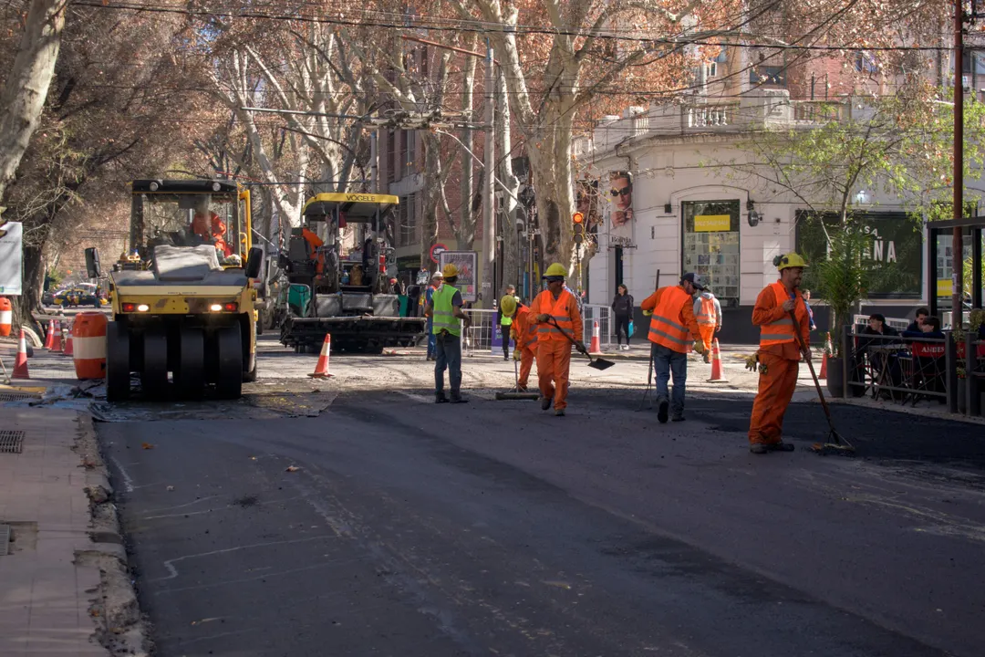 La Ciudad de Mendoza acelera obras viales: superan las 130 cuadras intervenidas