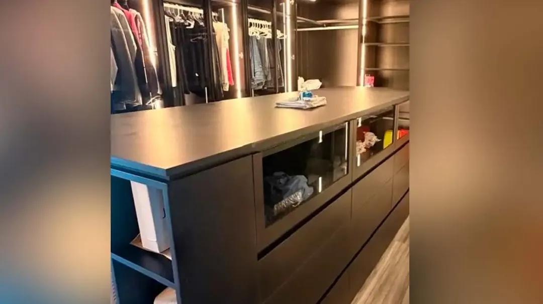 El presunto vestidor de la casa que compartieron Jesica Cirio y Elias Piccirillo.
