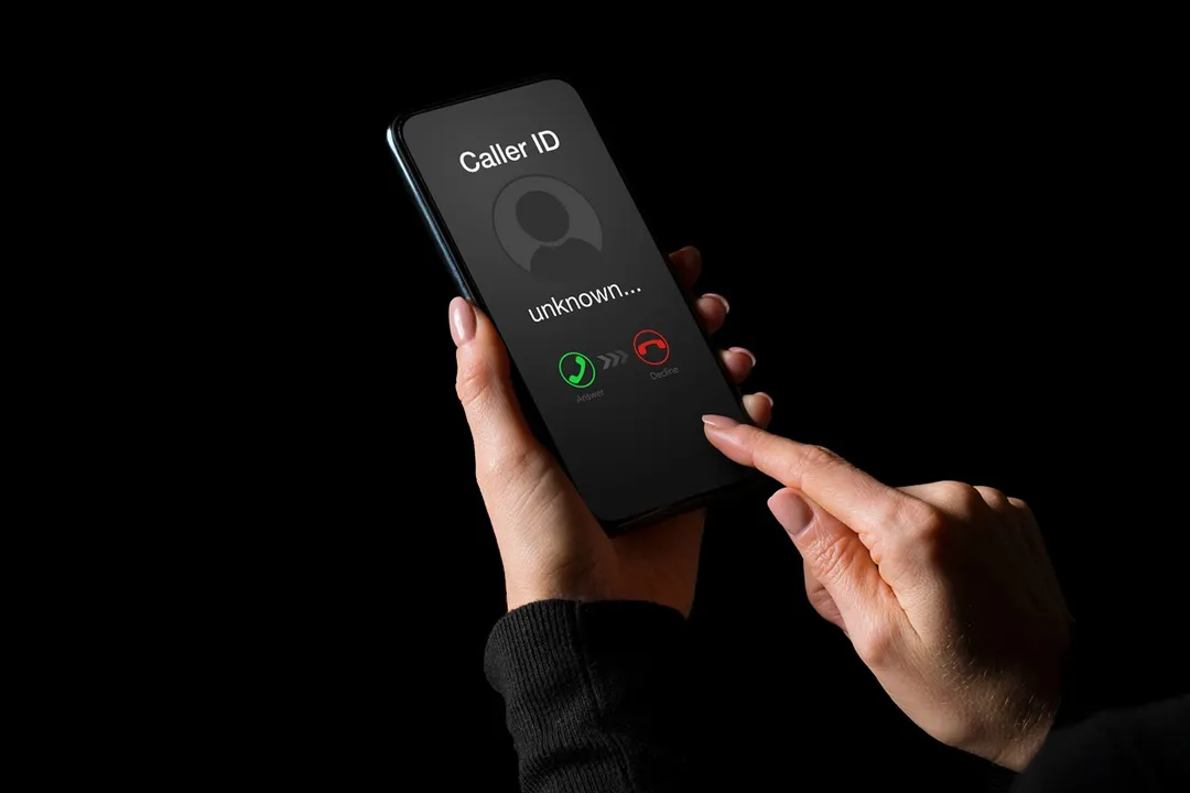 Android y iPhone incorporan herramientas para identificar, filtrar y bloquear llamadas spam de números sospechosos.