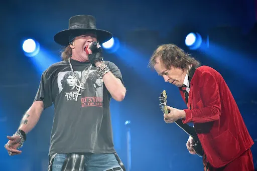 Axl cumpliendo el sueño de ser el cantante de AC/DC