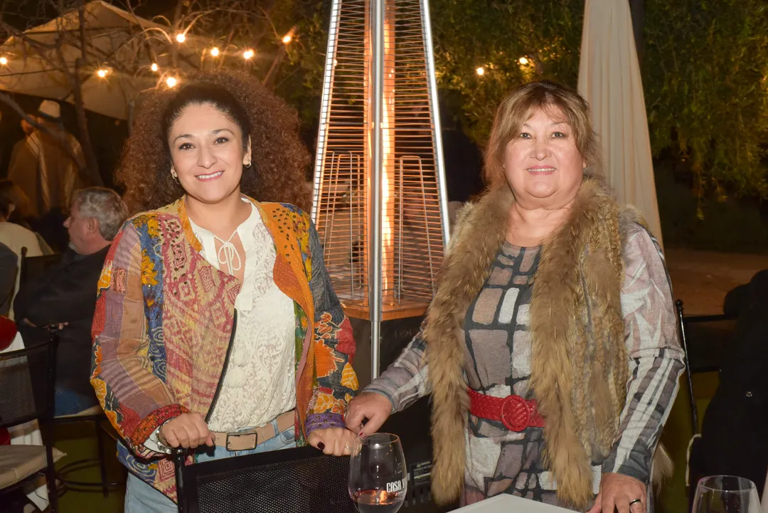Lorena Salinas y Adela González.
