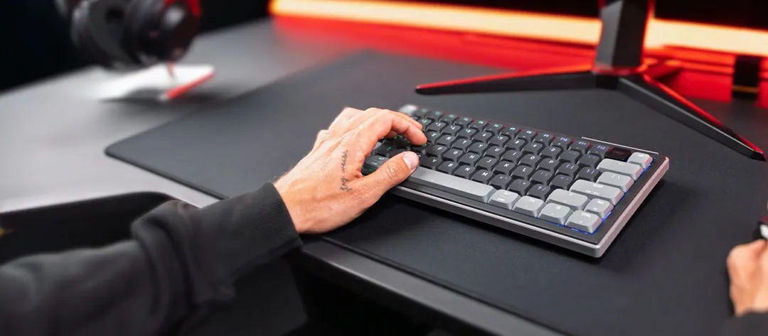 Este nuevo teclado desarrollado por Cherry optimiza el espacio de trabajo de los jugadores.