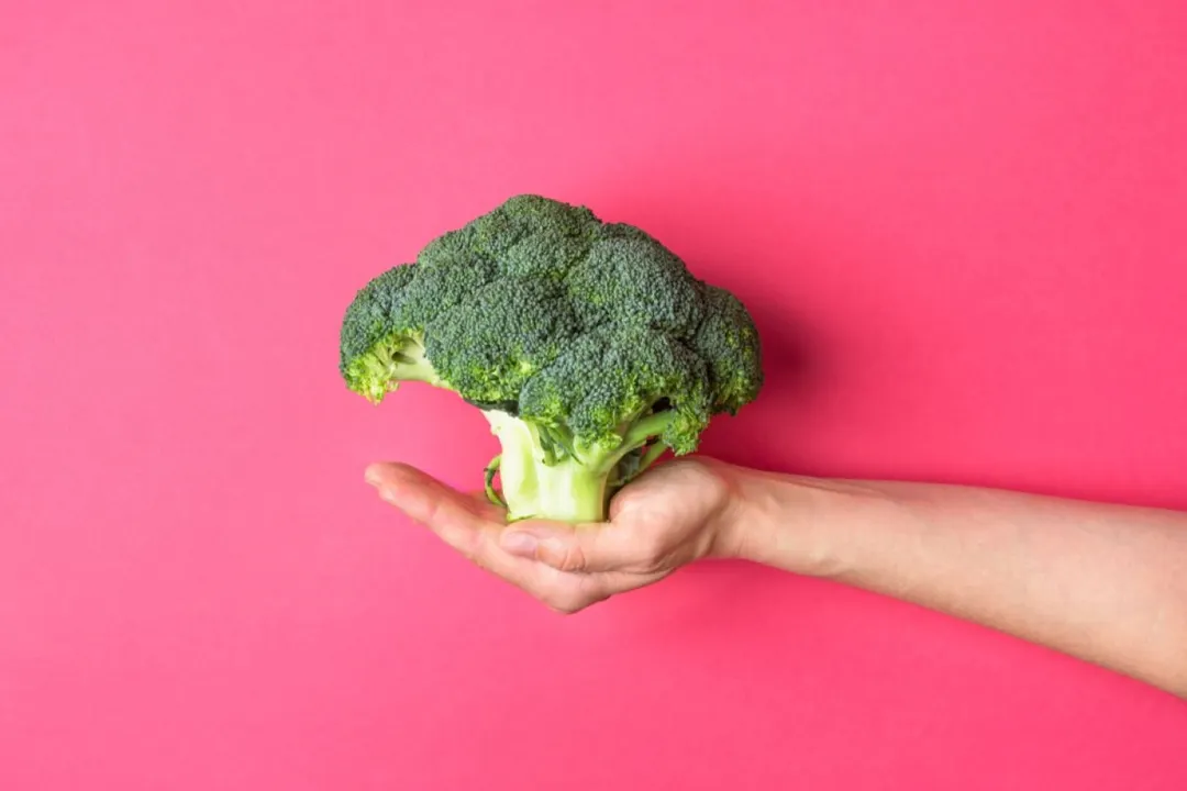 Sumergir el brócoli en agua con sal y vinagre: el método más efectivo para dejarlo impecable. Foto: Shutterstock