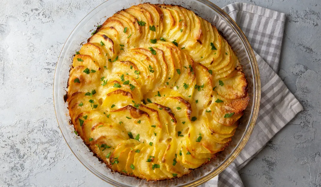 Receta de papas gratinadas con crema, una delicia