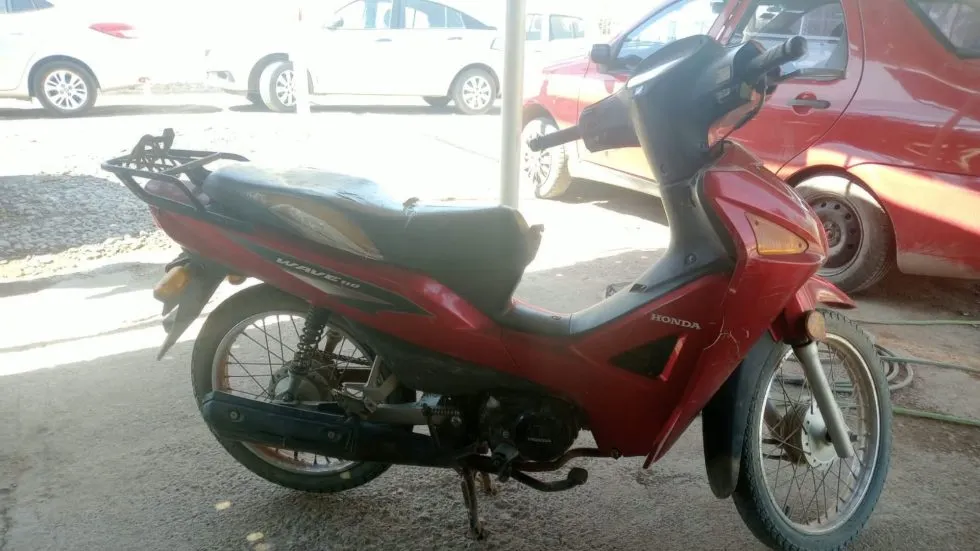 La motocicleta en la que circulaba el sujeto tenía una orden de secuestro vigente desde 2021.