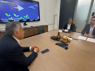 En su viaje a París, Cornejo se reunió con una multinacional tecnológica