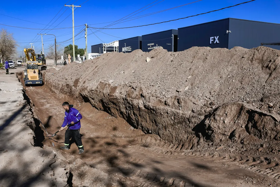 Obras en Tirasso y Profesor Mathus en Guaymallén.