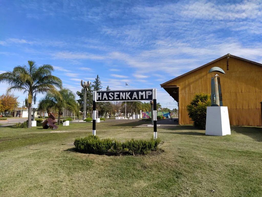 Fundado por inmigrantes alemanes, este pueblo combina historia, cultura y naturaleza en un entorno rural ideal para una escapada diferente.