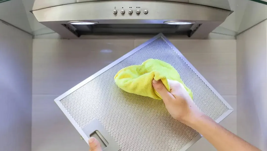 Cómo limpiar el extractor de la cocina con un truco casero infalible. Foto: Shutterstock  