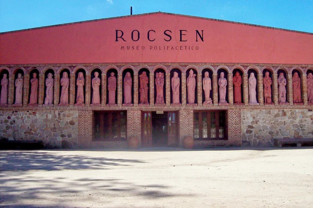 El Museo Rocsen ofrece una experiencia única con miles de piezas de colección.