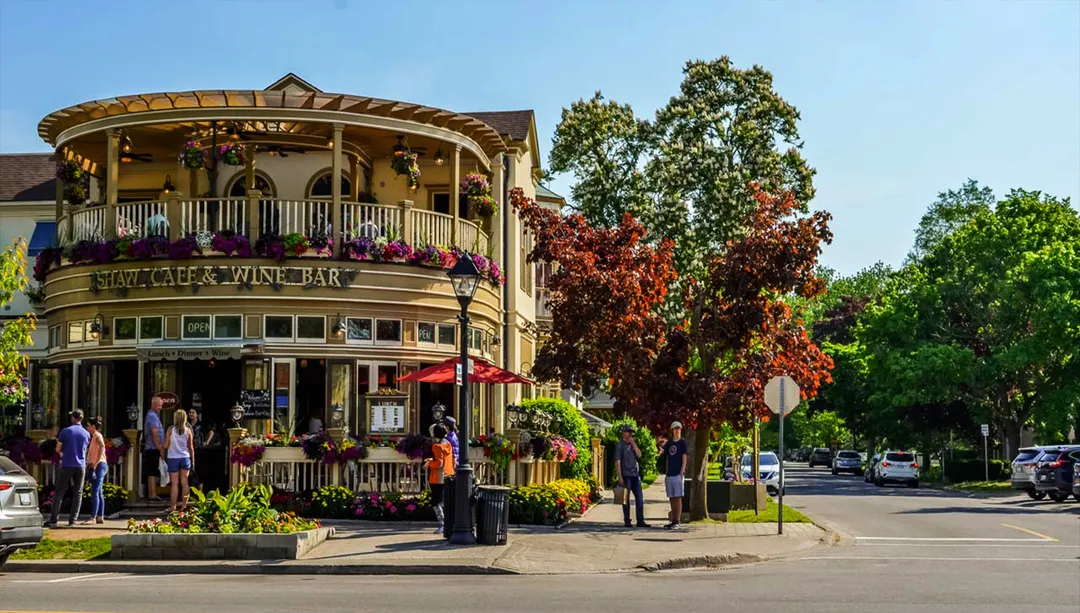 A solo 130 kilómetros de Toronto, Niagara-on-the-Lake combina viñedos, arquitectura histórica y paisajes que la convierten en una de las escapadas más atractivas del Mundial 2026.