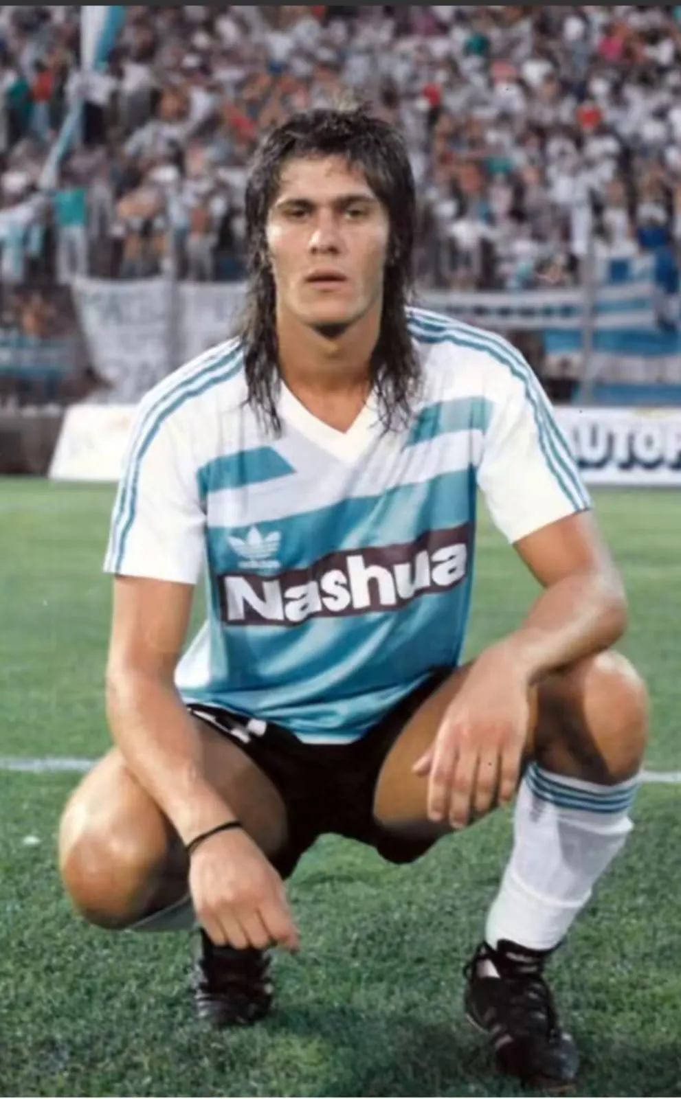 Escucho la voz de Basile atrás mio, “Che Flaco podés”, no más te preguntaba el Coco era SI, como no vas a poder, como se pudo me volvieron a poner el botín desatado y volví a entrar a la cancha.