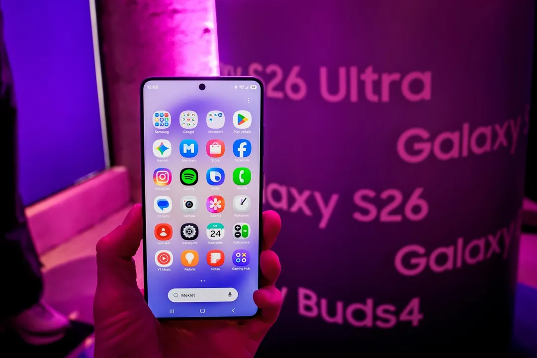 La pantalla de 6,9 pulgadas del Galaxy S26 Ultra ofrece una experiencia visual sin precedentes para el usuario exigente.