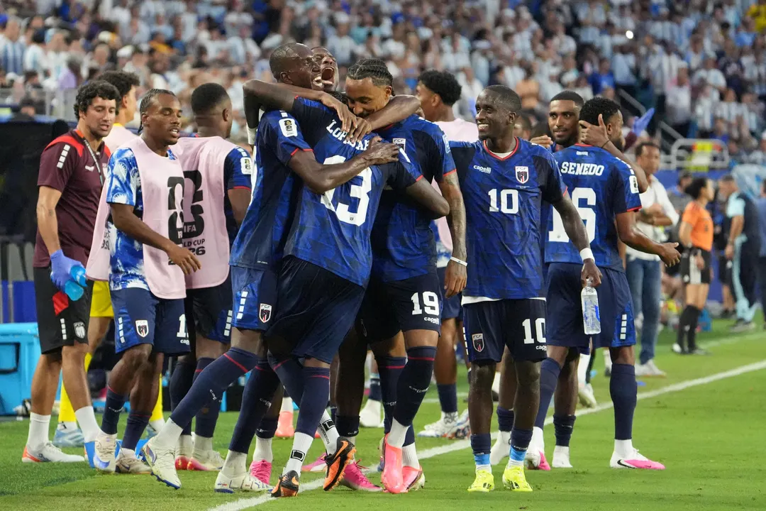 Los jugadores de Cabo Verde festejan el golazo de Sidny Lopes Cabral contra Argentina, unos de los mejores del Mundial 2026.