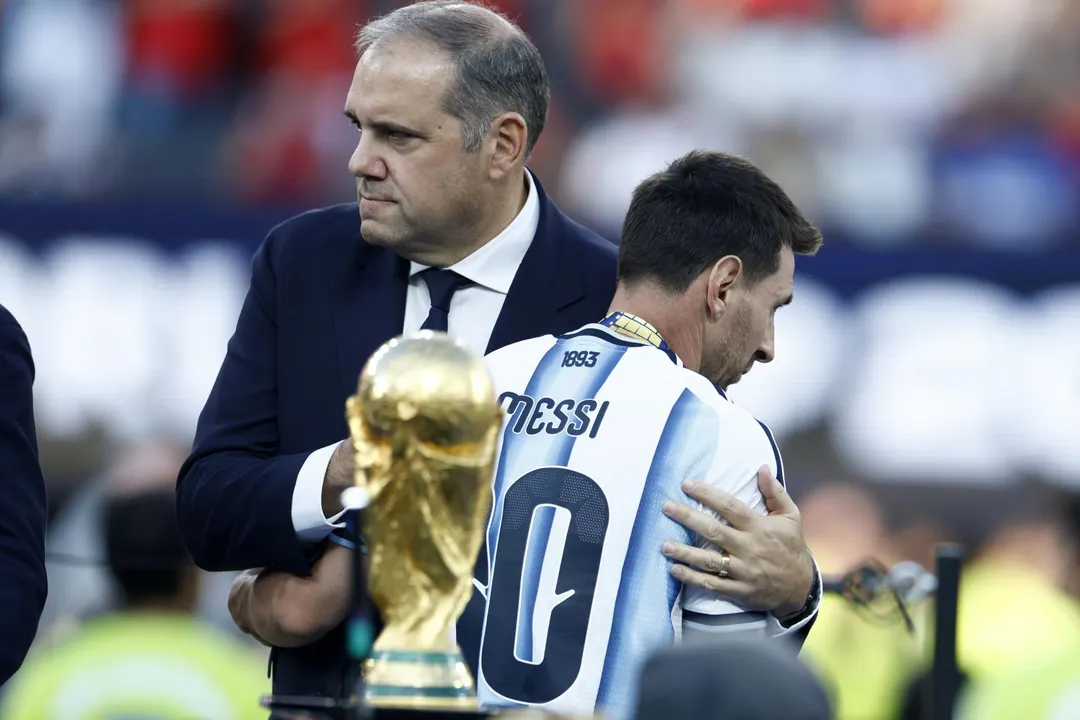 Messi, devastado al momento de la premiación tras la derrota de Argentina en la final del mundo.