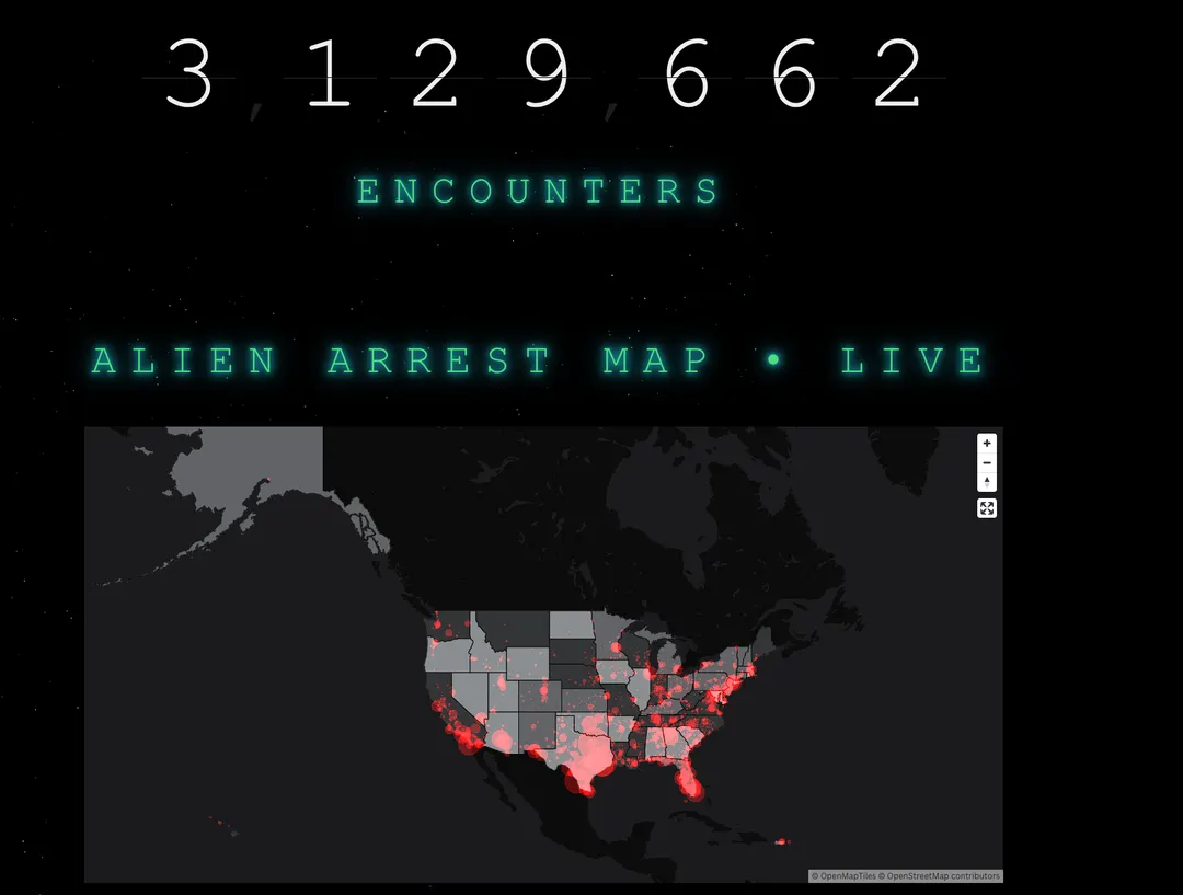 El contador de arrestos junto al mapa de los mismos en el sitio web.
