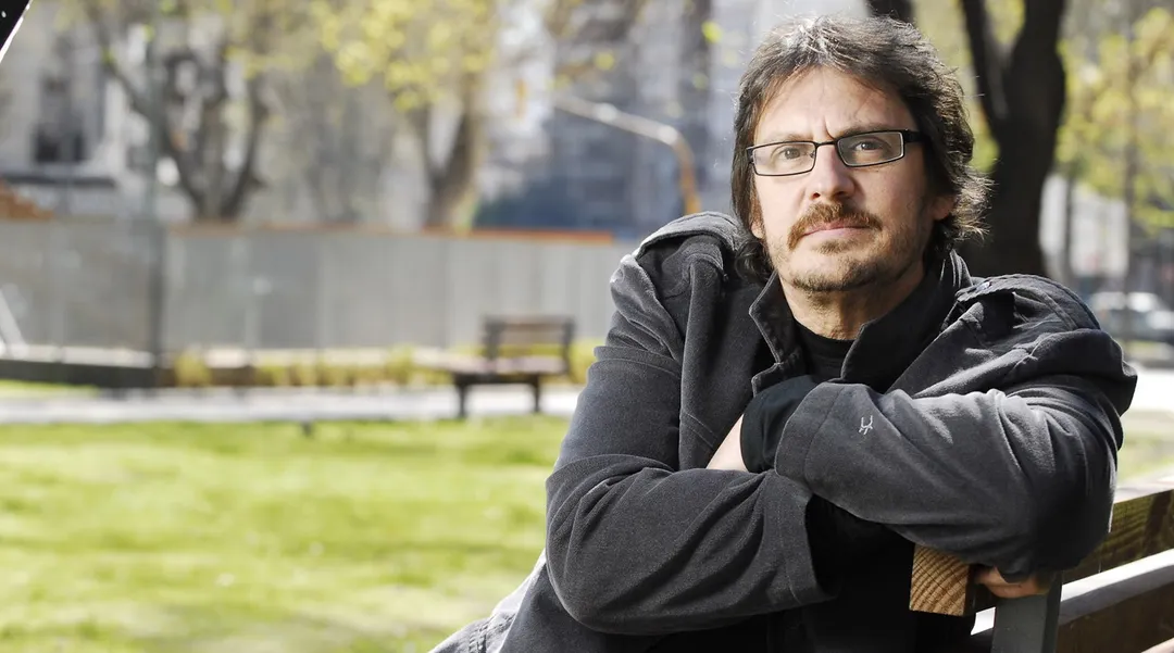 Pigna diferenció las posturas individuales del comportamiento histórico cotidiano de la sociedad argentina.