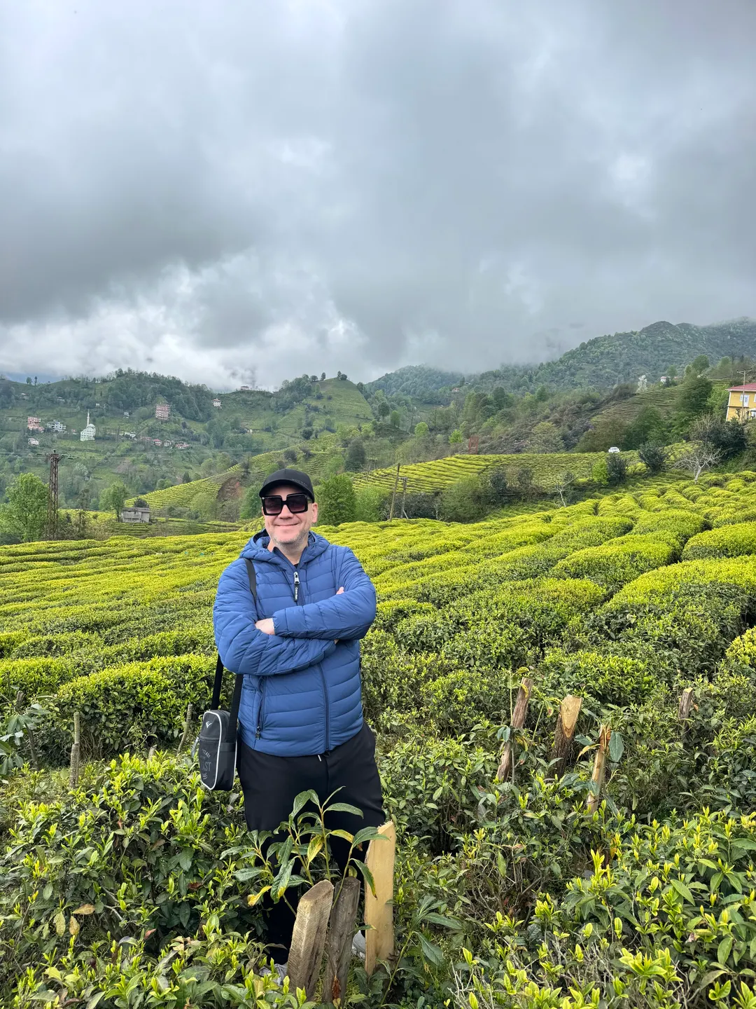 Recorriendo los campos de té en Rize.