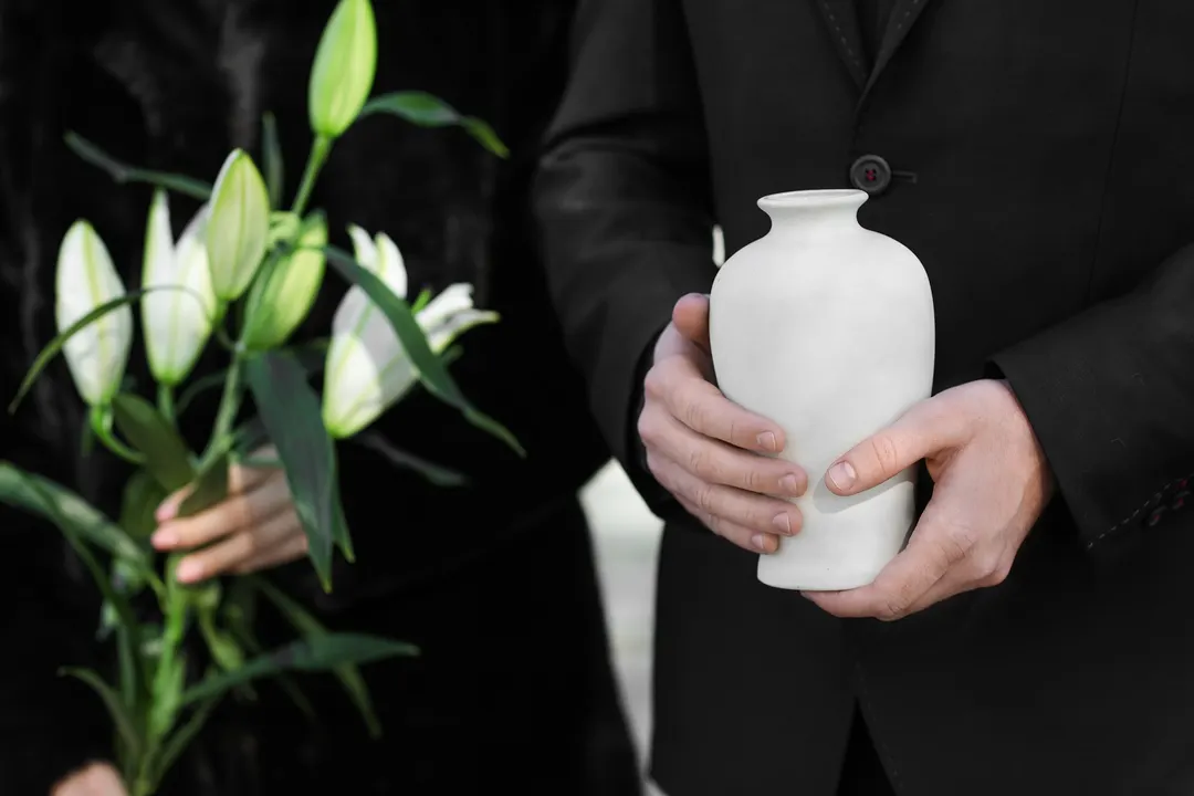 Algunas familias consideran la cremación tras la muerte de un ser querido. 