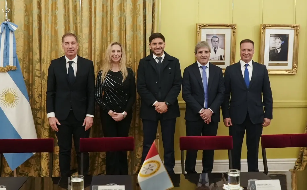 Maximiliano Pullaro se mostró con funcionarios nacionales