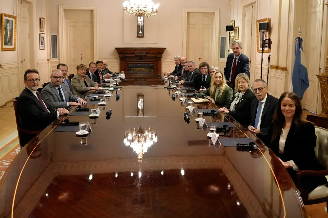 Javier Milei y el Gabinete con la titular del FMI