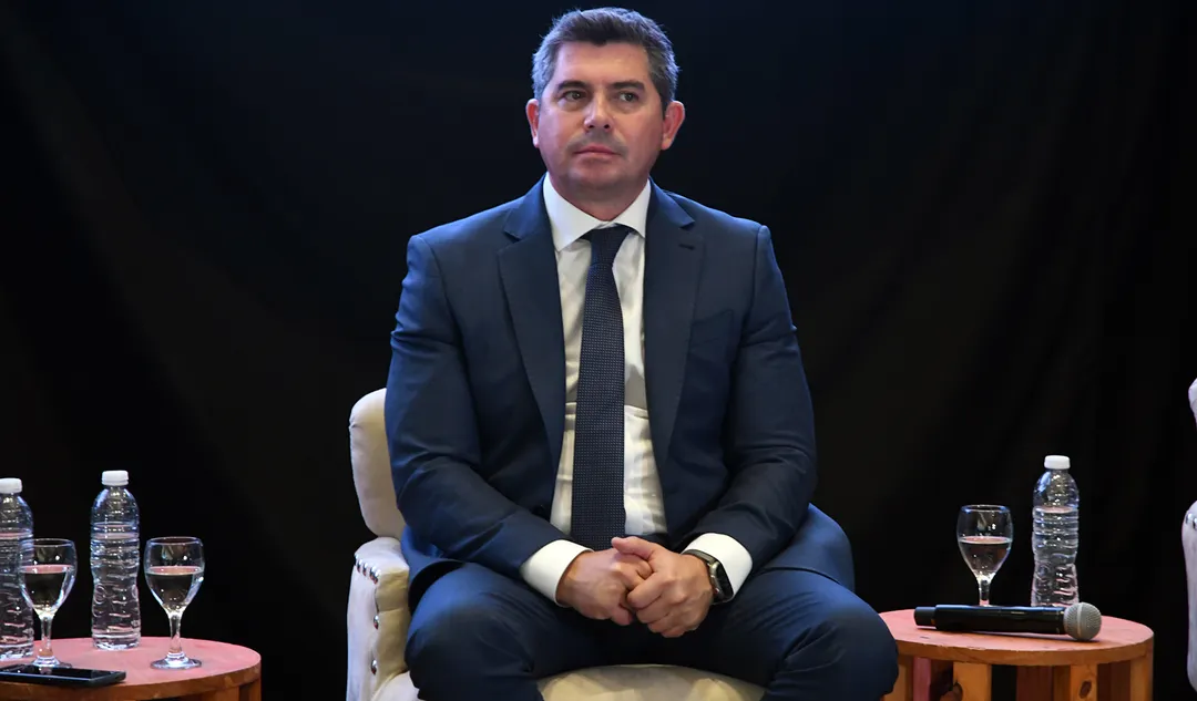Orrego acordó con Vicuña un pago que, a largo plazo, es perjudicial según la oposición. 