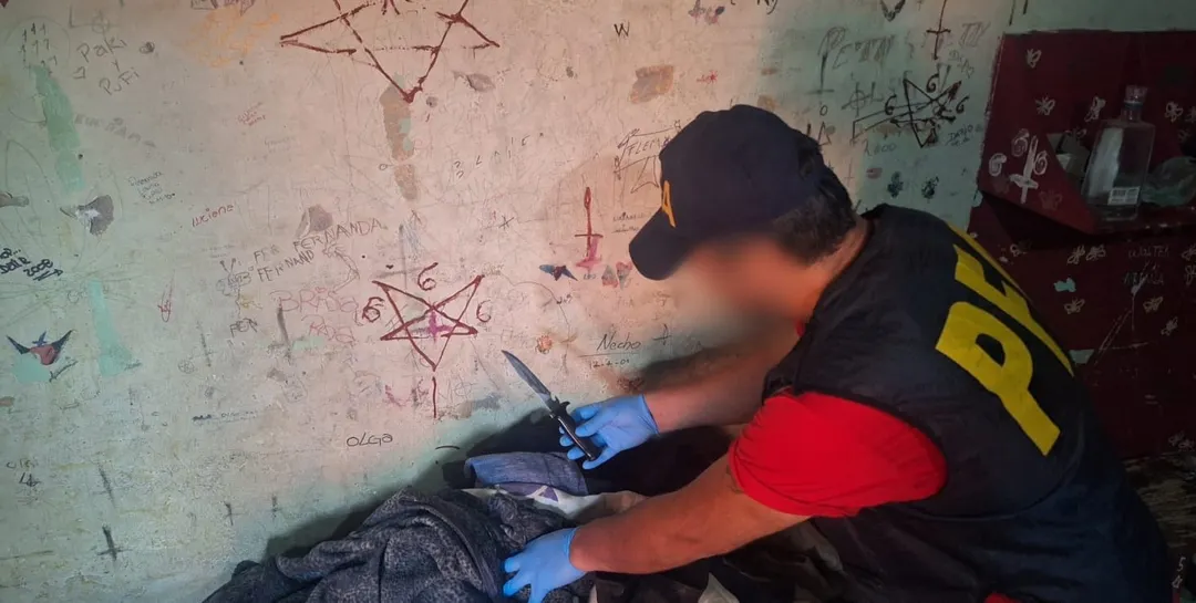 Fotografías en el domicilio del detenido.