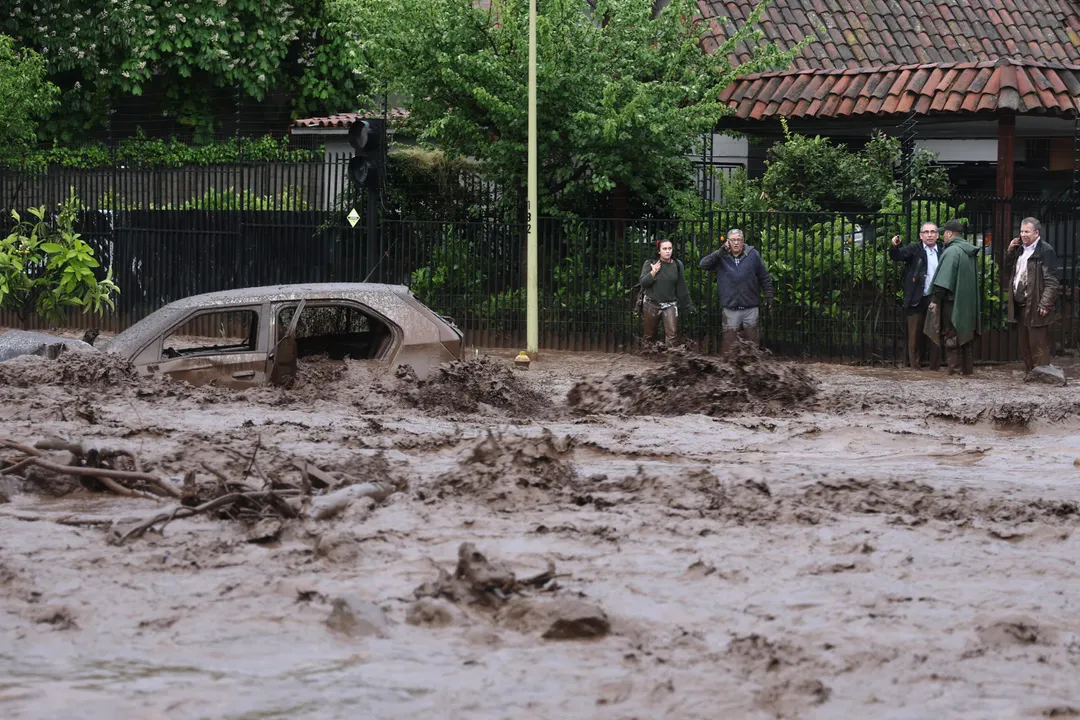 El aluvión sorprendió a vecinos de Las Condes.