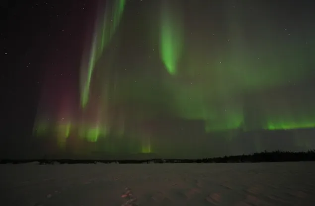 Miradores Nocturnos de Cielo privilegiados han logrado observar, en cercanías de los polos, auroras boreales o australes.