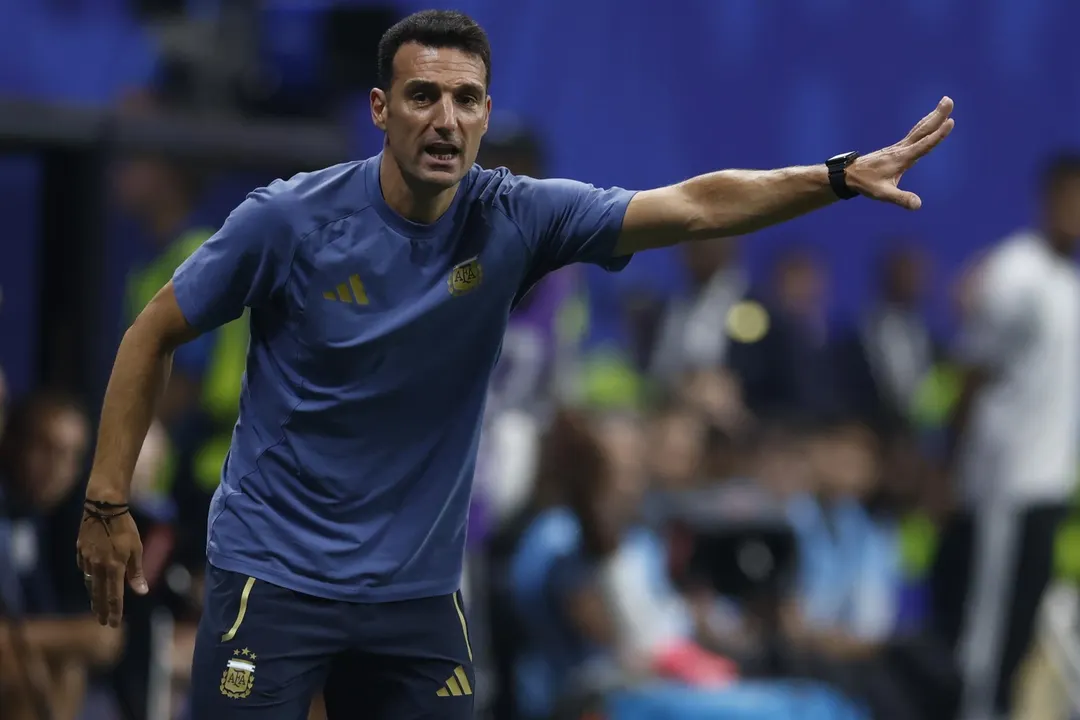 Lionel Scaloni se la jugó con el ingreso de Simeone y la salida de De Paul, y volvió a acertar.