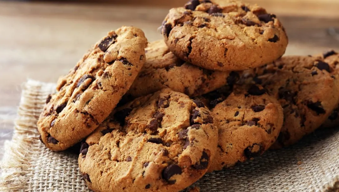Cómo preparar unas deliciosas cookies con chips de chocolate.