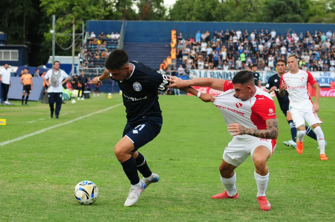 Gonzalo Ríos tampoco estuvo presente este martes y vio el partido desde las tribunas.