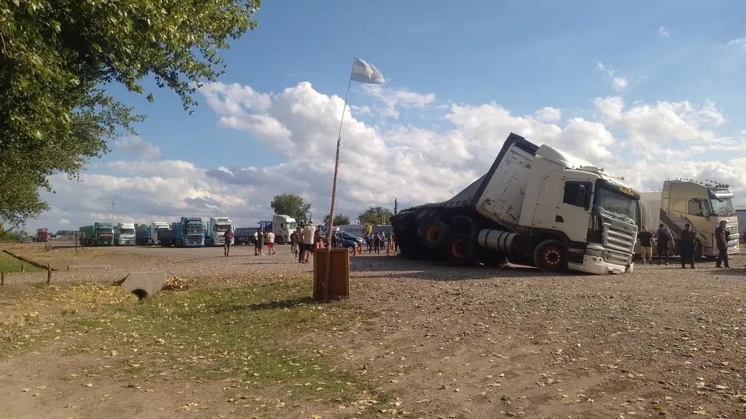 La escena policial en el lugar donde se produjo el accidente. 