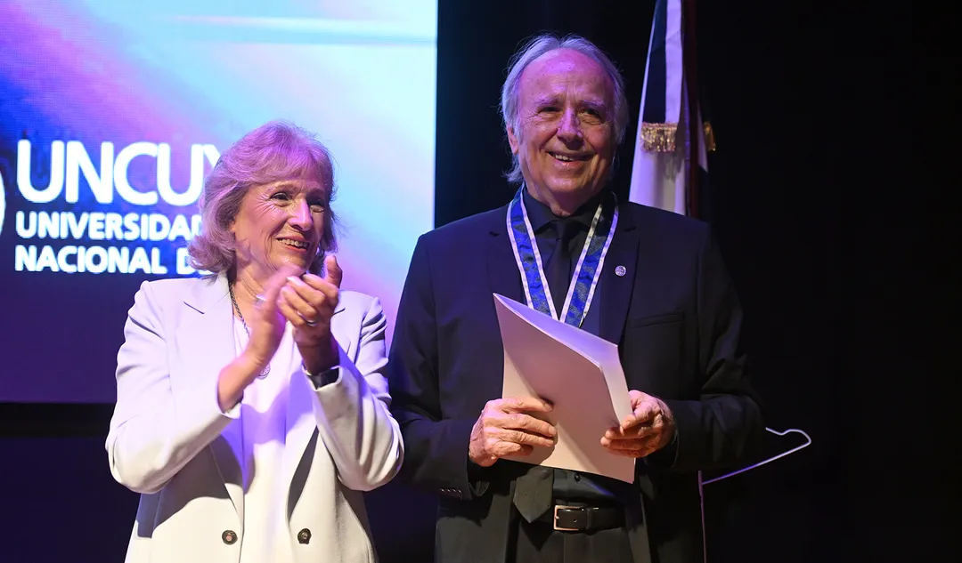 .Joan Manuel Serrat y Esther Sánchez.
