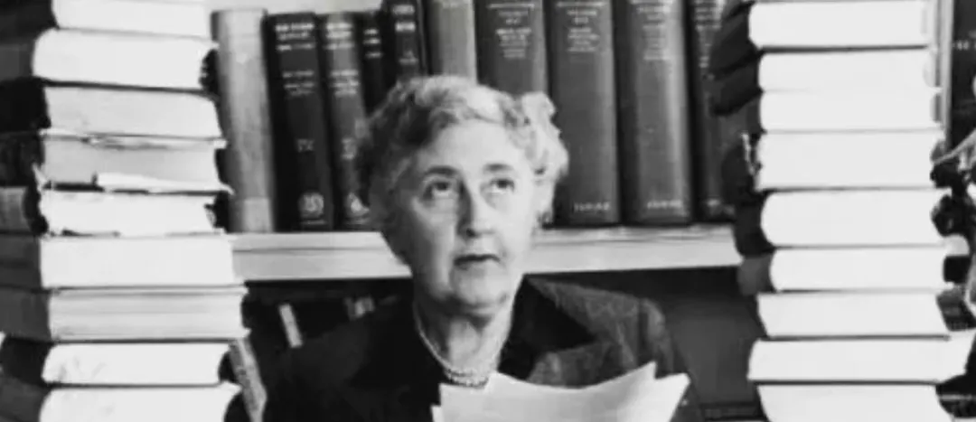 Agatha Christie es la autora más exitosa de la historia y la mejor escritora del género de detectives.  Foto: Instagram @officialagathachristie