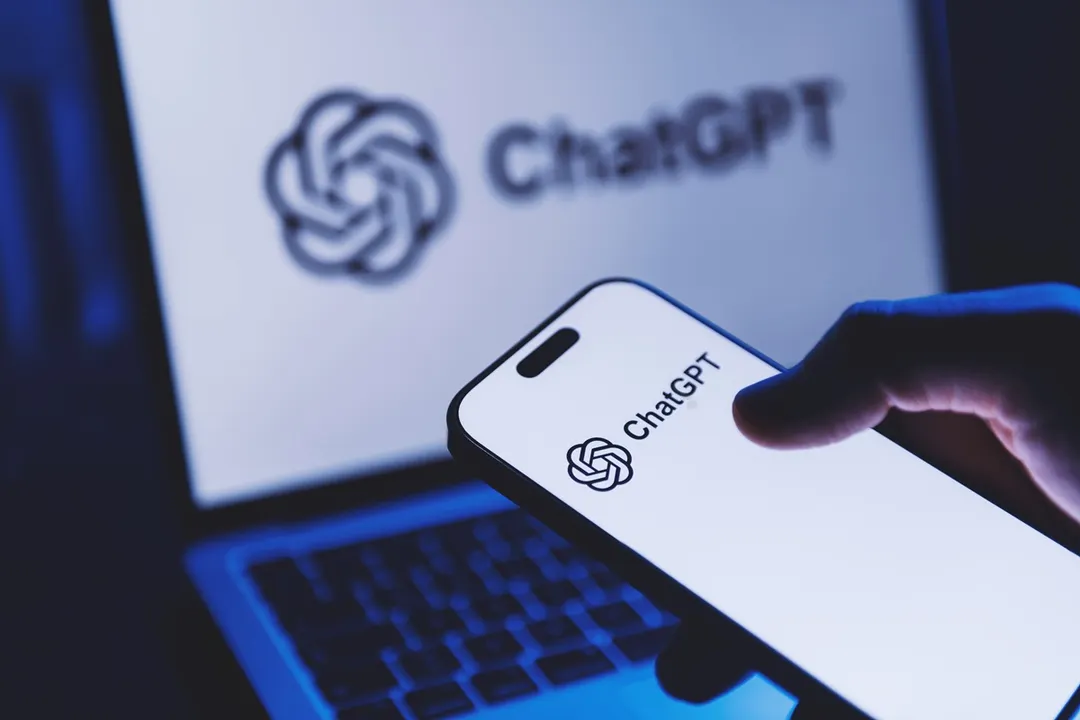 Los modelos de inteligencia artificial como ChatGPT procesan grandes volúmenes de texto para asistir a los usuarios.