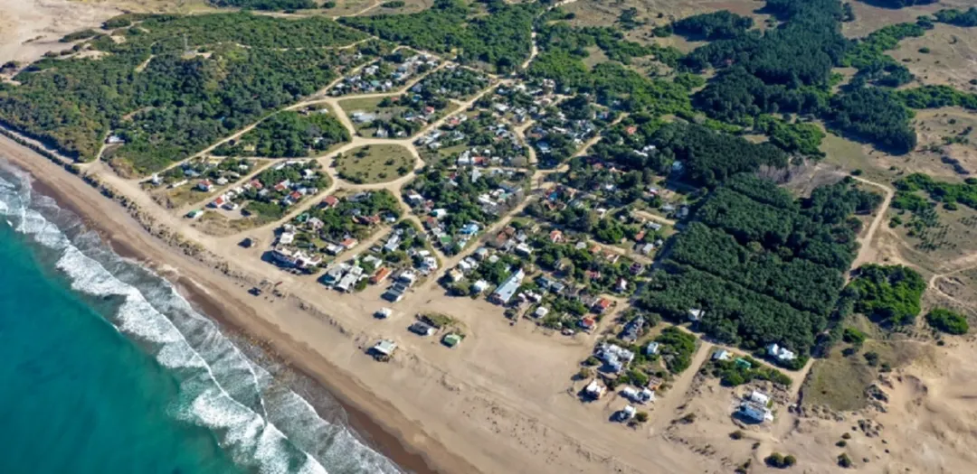 Esta playa está al sur de Buenos Aires.